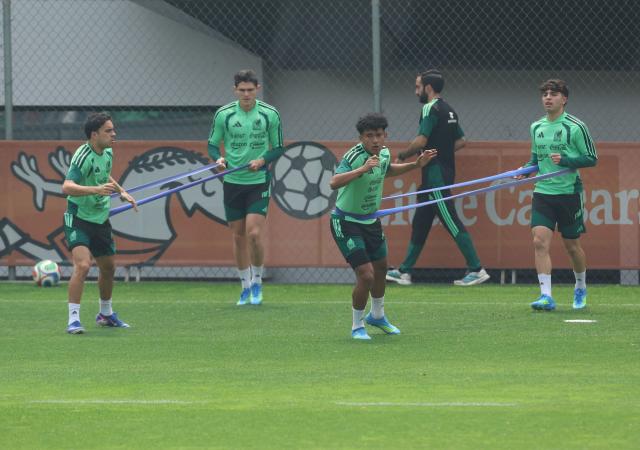 Mexico players exercise during a training session at the high-performance centre in Mexico City May 13, 2026. Mexico will play three friendly matches, against Ghana, Australia and Serbia, before the start of the 2026 FIFA world cup. (Photo by LUIS CORTES / AFP)
