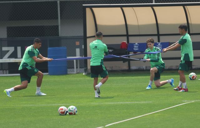 Mexico players exercise during a training session at the high-performance centre in Mexico City May 13, 2026. Mexico will play three friendly matches, against Ghana, Australia and Serbia, before the start of the 2026 FIFA world cup. (Photo by LUIS CORTES / AFP)