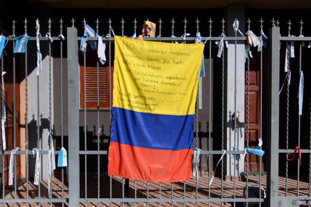 A Colombian flag bearing a message of thanks to Argentine footballer Lionel Messi is seen on a house in his childhood neighborhood in Rosario, Santa Fe province, Argentina, on April 30, 2026. At the age of 12, Lionel Messi ended the career of his first coach. When Enrique Dominguez stopped coaching him in 1999 at the youth club Malvinas Argentinas in the city of Rosario, he resigned, saying he had "already coached the best player in the world", who could now be set to play in his sixth World Cup. (Photo by Marcelo Manera / AFP)
