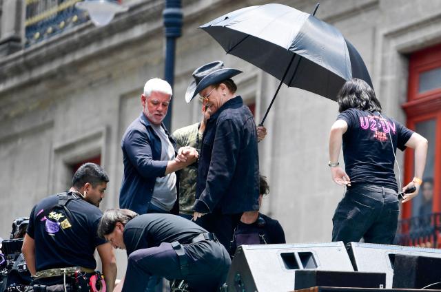 U2 singer Paul Hewson (C), known as Bono, is seen during the second day of recording of its music video in downtown Mexico City on May 13, 2026. (Photo by Alfredo ESTRELLA / AFP)