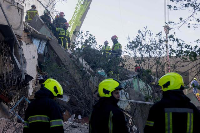 Rescuers and first responders operate at the site of a partially destroyed residential building following Russian drone and missile strikes in Kyiv on May 14, 2026, amid the Russian invasion of Ukraine. Russia launched more than 670 drones and 56 missiles at Ukraine overnight, Ukraine's President announced on May 14, 2026. (Photo by Tetiana DZHAFAROVA / AFP)