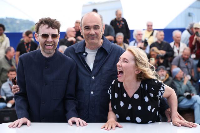 (FROM L) French actor Antoine Reinartz, French director and screenwriter Vincent Garenq and French actress Emmanuelle Bercot pose during a photocall of the film "L'Abandon" at the 79th edition of the Cannes Film Festival in Cannes, southern France on May 14, 2026. (Photo by Valery HACHE / AFP)