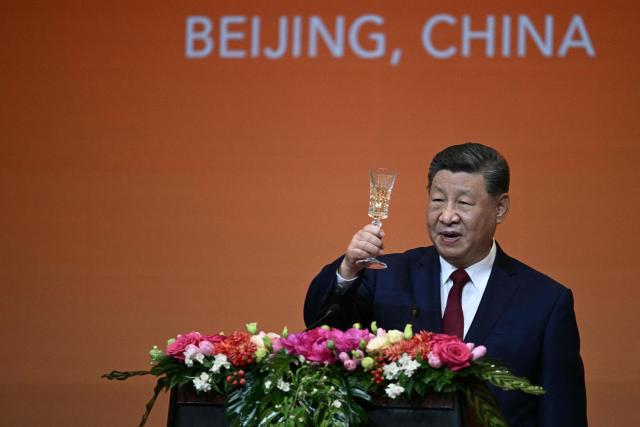 China's President Xi Jinping makes a toast during a state banquet for US President Donald Trump at the Great Hall of the People in Beijing on May 14, 2026. (Photo by Brendan SMIALOWSKI / AFP)