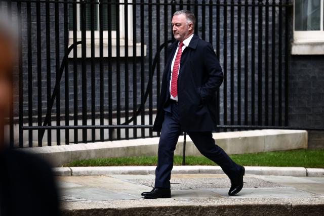 Britain's Housing Secretary Steve Reed arrives at 10 Downing Street, in central London on May 14, 2026. British Prime Minister Keir Starmer's future looked increasingly uncertain on Thursday as potential challengers positioned themselves for a possible leadership contest, including popular former deputy Angela Rayner. (Photo by Henry NICHOLLS / AFP)
