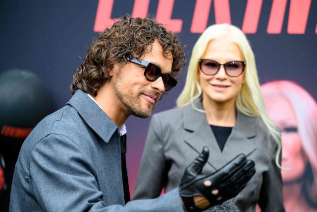 Finnish singers Linda Lampenius (R) and Pete Parkkonen, representing Finland with the song 'Liekinheitin' give an interview on the sidelines of the Eurovision Song Contest 2026 (ESC) in Vienna, Austria on May 14, 2026, before the second semi-final of the contest. (Photo by MAX SLOVENCIK / APA / AFP) / Austria OUT