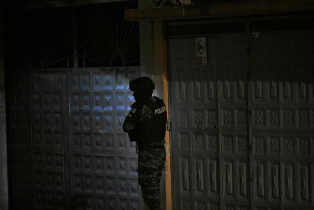 A police officer takes part in an operation to arrest Eduardo Gomez, alias "Gordo Paul", during a curfew imposed by President Daniel Noboa to tackle organized crime, in Quito in the early hours of May 14, 2026. Ecuador's police on May 14 captured a "dangerous" leader of Los Lobos, the country's largest drug trafficking group, in a cinematic operation led by Interior Minister Jhon Reimberg, AFP reporters witnessed. (Photo by AFP)
