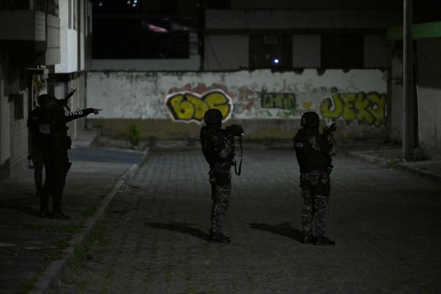 Police officers take part in an operation to arrest Eduardo Gomez, alias "Gordo Paul", during a curfew imposed by President Daniel Noboa to tackle organized crime, in Quito in the early hours of May 14, 2026. Ecuador's police on May 14 captured a "dangerous" leader of Los Lobos, the country's largest drug trafficking group, in a cinematic operation led by Interior Minister Jhon Reimberg, AFP reporters witnessed. (Photo by Rodrigo BUENDIA / AFP)