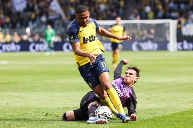 Royale Union Saint-Gilloise's Brazilian forward #11 Guillaume Smith (L) and RSC Anderlecht's Serbian forward #09 Mihajlo Cvetkovic fight for the ball during the Belgian "Croky Cup" football final match between Royale Union Saint-Gilloise and RSC Anderlecht in Brussels on May 14, 2026. (Photo by VIRGINIE LEFOUR / BELGA / AFP) / Belgium OUT