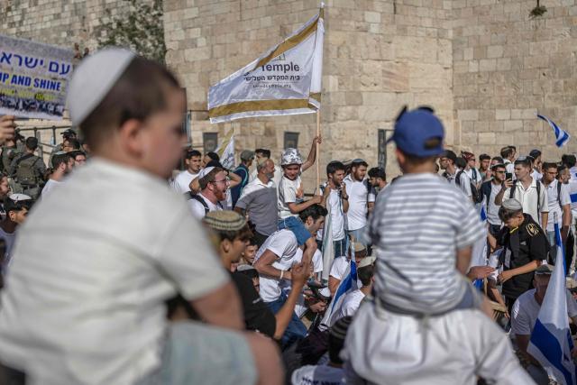 Israeli settlers gather at the Damascus Gate during the Jerusalem Day parade in the old city of Jerusalem on May 14, 2026. Every year, thousands of Israeli nationalists, many of them religious Jews, march through Jerusalem and its annexed Old City, including in predominantly Palestinian neighbourhoods, waving Israeli flags, dancing and sometimes shouting inflammatory slogans. (Photo by ilia YEFIMOVICH / AFP)
