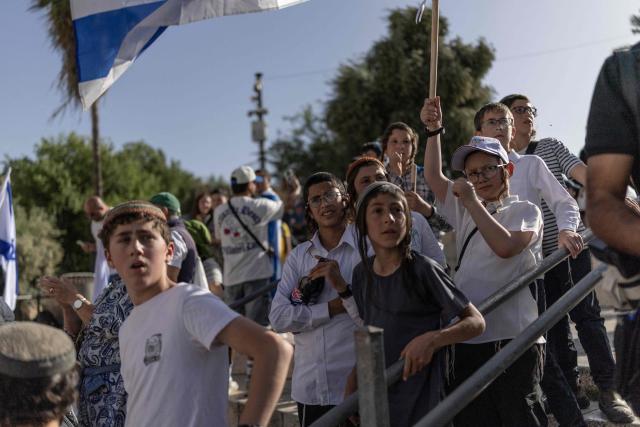 Israeli settlers gather in the old city of Jerusalem, during the Jerusalem Day parade on May 14, 2026. Every year, thousands of Israeli nationalists, many of them religious Jews, march through Jerusalem and its annexed Old City, including in predominantly Palestinian neighbourhoods, waving Israeli flags, dancing and sometimes shouting inflammatory slogans. (Photo by ilia YEFIMOVICH / AFP)