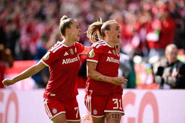 Bayern Munich's English midfielder #31 Georgia Stanway (R) celebrates with Bayern Munich's German defender #07 Giulia Gwinn (L) after scoring the 0-1 opening goal with a penalty kick during the Women's German Cup (DFB-Pokal) final football match between VfL Wolfsburg and FC Bayern Munich in Cologne, western Germany, on Mai 14, 2026. (Photo by INA FASSBENDER / AFP) / DFB REGULATIONS PROHIBIT ANY USE OF PHOTOGRAPHS AS IMAGE SEQUENCES AND QUASI-VIDEO.