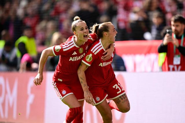 Bayern Munich's English midfielder #31 Georgia Stanway (R) celebrates with Bayern Munich's German defender #07 Giulia Gwinn (L) after scoring the 0-1 opening goal with a penalty kick during the Women's German Cup (DFB-Pokal) final football match between VfL Wolfsburg and FC Bayern Munich in Cologne, western Germany, on Mai 14, 2026. (Photo by INA FASSBENDER / AFP) / DFB REGULATIONS PROHIBIT ANY USE OF PHOTOGRAPHS AS IMAGE SEQUENCES AND QUASI-VIDEO.