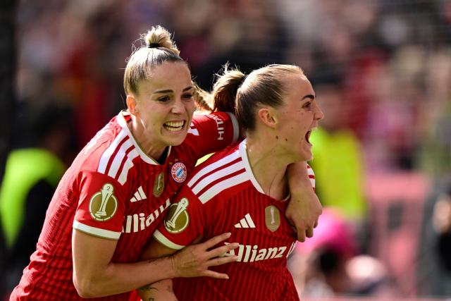 Bayern Munich's English midfielder #31 Georgia Stanway (R) celebrates with Bayern Munich's German defender #07 Giulia Gwinn (L) after scoring the 0-1 opening goal with a penalty kick during the Women's German Cup (DFB-Pokal) final football match between VfL Wolfsburg and FC Bayern Munich in Cologne, western Germany, on Mai 14, 2026. (Photo by INA FASSBENDER / AFP) / DFB REGULATIONS PROHIBIT ANY USE OF PHOTOGRAPHS AS IMAGE SEQUENCES AND QUASI-VIDEO.