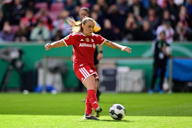 Bayern Munich's English midfielder #31 Georgia Stanway kicks the ball to score the 0-1 opening goal with a penalty kick during the Women's German Cup (DFB-Pokal) final football match between VfL Wolfsburg and FC Bayern Munich in Cologne, western Germany, on Mai 14, 2026. (Photo by INA FASSBENDER / AFP) / DFB REGULATIONS PROHIBIT ANY USE OF PHOTOGRAPHS AS IMAGE SEQUENCES AND QUASI-VIDEO.
