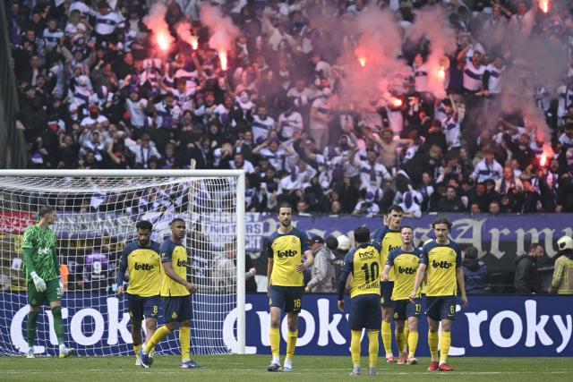 Royale Union Saint-Gilloise's players react after conceding the equaliser (1-1) during the Belgian "Croky Cup" football final match between Royale Union Saint-Gilloise and RSC Anderlecht in Brussels on May 14, 2026. (Photo by Tom Goyvaerts / BELGA / AFP) / Belgium OUT