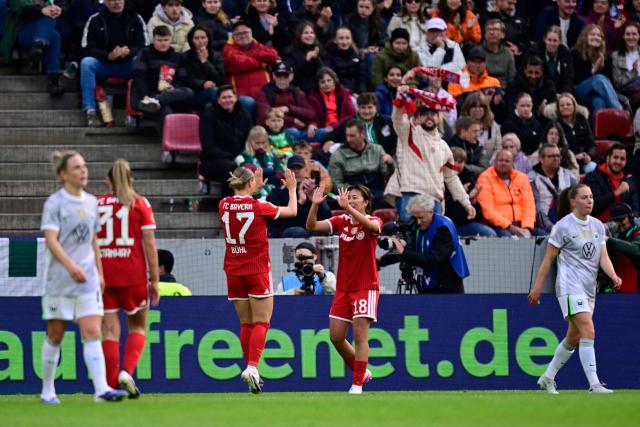 Bayern Munich's Japanese midfielder #18 Momoko Tanikawa (2nd R) celebrates with Bayern Munich's German forward #17 Klara Buhl (C) after scoring the 0-3 goal during the Women's German Cup (DFB-Pokal) final football match between VfL Wolfsburg and FC Bayern Munich in Cologne, western Germany, on Mai 14, 2026. (Photo by INA FASSBENDER / AFP) / DFB REGULATIONS PROHIBIT ANY USE OF PHOTOGRAPHS AS IMAGE SEQUENCES AND QUASI-VIDEO.