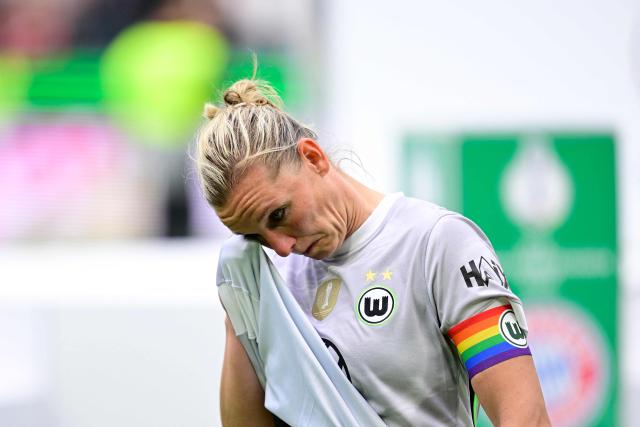 VfL Wolfsburg's German forward #11 Alexandra Popp reacts after the end of the Women's German Cup (DFB-Pokal) final football match between VfL Wolfsburg and FC Bayern Munich in Cologne, western Germany, on Mai 14, 2026. (Photo by INA FASSBENDER / AFP) / DFB REGULATIONS PROHIBIT ANY USE OF PHOTOGRAPHS AS IMAGE SEQUENCES AND QUASI-VIDEO.