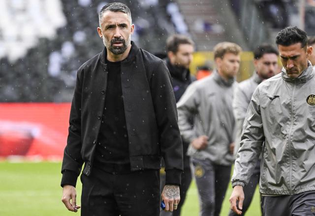 Anderlecht's French head coach Jeremy Taravel reacts at the end of the Belgian "Croky Cup" football final match between Royale Union Saint-Gilloise and RSC Anderlecht in Brussels on May 14, 2026. (Photo by Tom Goyvaerts / BELGA / AFP) / Belgium OUT