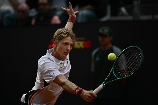TOPSHOT - Spain's Martin Landaluce hits a return to Russia's Daniil Medvedev during the ATP Rome Open tennis tournament at Foro Italico in Rome on May 14, 2026. (Photo by Filippo MONTEFORTE / AFP)