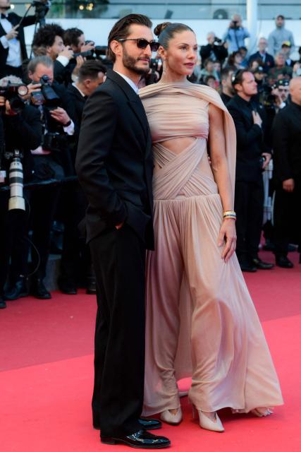 French actor Pierre Niney and his partner Australian actress Natasha Andrews arrive for the screening of the film "Histoires Paralleles" (Parallel Tales) at the 79th edition of the Cannes Film Festival in Cannes, southern France on May 14, 2026. (Photo by Olivier CHASSIGNOLE / AFP)