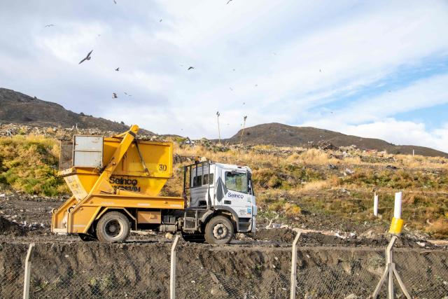 A garbage truck is seen at a municipal landfill where carrion birds feed, in Ushuaia, Tierra del Fuego province, Argentina, on May 14, 2026. A team of Argentine scientists will travel to the southern port city of Ushuaia next week to determine whether hantavirus is present there, health authorities said on May 14. (Photo by CRISTIAN URRUTIA / AFP)