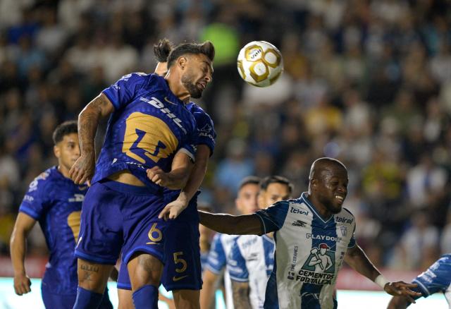 Pumas' Brazilian defender #06 Nathan Silva heads the ball next to Pachuca's Ecuadorian forward #10 Enner Valencia during the Liga MX Clausura semifinal first-leg football match between Pachuca and Pumas in Pachuca, Mexico on May 14, 2026. (Photo by Alfredo ESTRELLA / AFP)