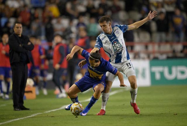 Pumas' defender #02 Pablo Bennevendo and Pachuca's Moroccan forward #11 Oussama Idrissi fight for the ball during the Liga MX Clausura semifinal first-leg football match between Pachuca and Pumas in Pachuca, Mexico on May 14, 2026. (Photo by Alfredo ESTRELLA / AFP)