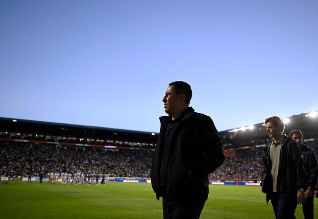 Pumas' head coach Efrain Juarez walks on the pitch before the Liga MX Clausura semifinal first-leg football match between Pachuca and Pumas in Pachuca, Mexico on May 14, 2026. (Photo by Alfredo ESTRELLA / AFP)