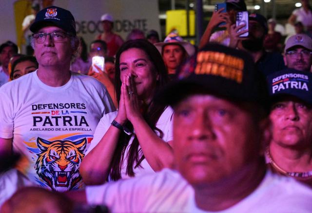 Supporters of Colombia's right-wing presidential candidate Abelardo de la Espriella, from the Defensores de la Patria movement, attend a campaign rally in Cali, Colombia on May 14, 2026. Colombia will hold presidential elections on May 31. (Photo by JOAQUIN SARMIENTO / AFP)