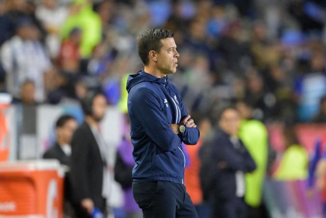 Pachuca's Argentine head coach Esteban Solari looks on during the Liga MX Clausura semifinal first-leg football match between Pachuca and Pumas in Pachuca, Mexico on May 14, 2026. (Photo by Alfredo ESTRELLA / AFP)