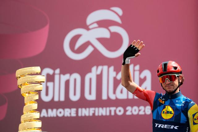 Lidl - Trek Italian rider Giulio Ciccone waves during the presentation near the Giro d'Italia trophy ("trofeo senza fine") prior the 7th stage of the Giro d'Italia 2026 - Tour of Italy cycling race between Formia and Blockhaus, Italy, on May 15, 2026. (Photo by Luca Bettini / AFP)