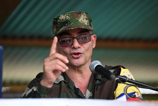 (FILES) FARC-EP dissidence top commander, aka Ivan Mordisco (C), speaks during a meeting with local communities in San Vicente del Caguan, Caqueta department, Colombia, on April 16, 2023. A Colombian guerrilla group, headed by the country's most-wanted rebel leader, on May 15, 2026, announced a truce ahead of May 31 presidential elections, following a string of violent attacks. The group, Central General Command, known by its Spanish acronym EMC, and led by Ivan Mordisco, said it was suspending "offensive military operations" from May 20 through June 10 to ensure "sufficient conditions of tranquility" for Colombians to turn out to vote. (Photo by JOAQUIN SARMIENTO / AFP)