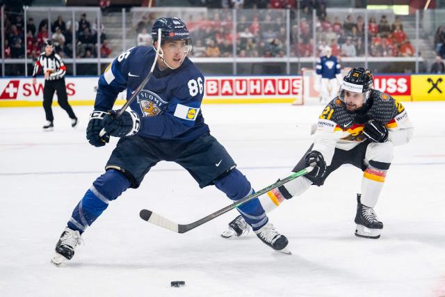Finland's forward #86 Teuvo Teravainen (L) fights for the puck against Germany's forward #21 Nicolas Krammer (R) during the group A match between Finland and Germany, at the IIHF Ice Hockey Men's World Championship at Swiss Life Arena, in Zurich on May 15, 2026. (Photo by ENNIO LEANZA / AFP)