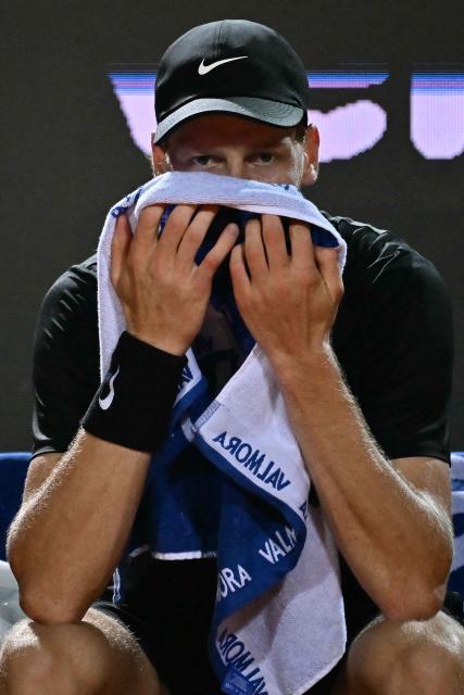 Italy's Jannik Sinner reacts during a break in the semi-final against Russia's Daniil Medvedev at the ATP Rome Open tennis tournament at Foro Italico in Rome on May 15, 2026. (Photo by Filippo MONTEFORTE / AFP)