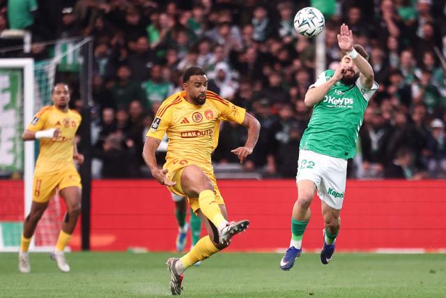 Rodez’ French defender #24 Loni Laurent (C) fights for the ball with Saint Etienne’s Georgian midfielder #22 Zuriko Davitashvili (R) during the French L1-L2 playoff second leg football match between AS Saint-Etienne and Rodez at the stade Geoffroy Guichard in Saint-Etienne, south-eastern France on May 15, 2026. (Photo by Alex MARTIN / AFP)
