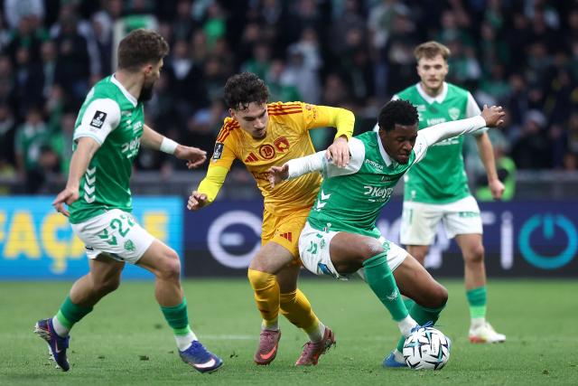 Rodez's French defender #25 Nolan Galves (C) fights for the ball with Saint-Etienne's English forward #17 Josh Duffus (C/R) during the French L1-L2 playoff second leg football match between AS Saint-Etienne and Rodez at the stade Geoffroy Guichard in Saint-Etienne, south-eastern France on May 15, 2026. (Photo by Alex MARTIN / AFP)