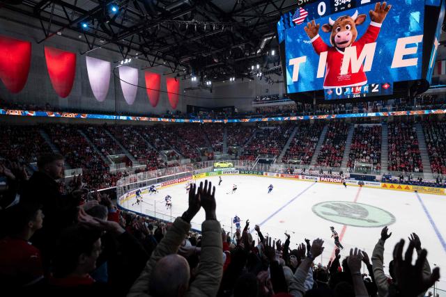 Fans reacts during the group A match between USA and Switzerland at the IIHF Ice Hockey Men's World Championship in the Swiss Life Arena, in Zurich, on May 15, 2026. (Photo by ENNIO LEANZA / AFP)