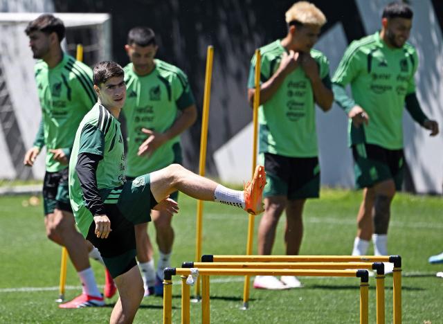 Mexico's forward Armando Gonzalez warms up during a training session in Mexico City on May 15, 2026. (Photo by CARL DE SOUZA / AFP)