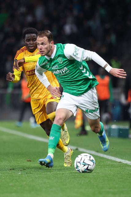 Rodez's French defender #15 Jean Lambert Evans (L) attemps to stop Saint-Etienne's Malta forward #07 Irvin Cardona (C) from running with the ball during the French L1-L2 playoff second leg football match between AS Saint-Etienne and Rodez at the stade Geoffroy Guichard in Saint-Etienne, south-eastern France on May 15, 2026. (Photo by Alex MARTIN / AFP)