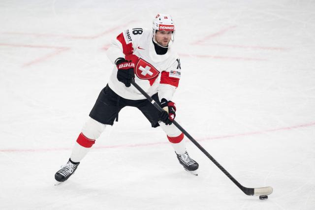 Switzerland's defender #18 Sven Jung controls the puck during the IIHF Ice Hockey Men's World Championship first round group A ice hockey match between USA and Switzerland at the Swiss Life Arena, in Zurich, on May 15, 2026. (Photo by ENNIO LEANZA / AFP)