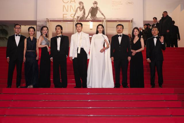 (From 2L) South Korean actor Kim Shin-Rock, South Korean actress Shin Hyeon-Been, South Korean actor Koo Kyo-Hwan, South Korean actor Ji Chang-Wook, South Korean actress Jun Ji-Hyun, South Korean director Yeon Sang-Ho, South Korean producer Hailey Yoomin Yang arrive for the screening of the film "Gun-Che" (Colony) at the 79th edition of the Cannes Film Festival in Cannes, southern France on May 15, 2026. (Photo by Sameer AL-DOUMY / AFP)