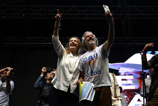 Colombia's presidential candidate Paloma Valencia, of the Centro Democratico party, poses for a selfie with her vice-presidential candidate Juan Daniel Oviedo during a campaign rally in Cali, Colombia on May 15, 2026. Colombia will hold presidential elections on May 31. (Photo by JOAQUIN SARMIENTO / AFP)