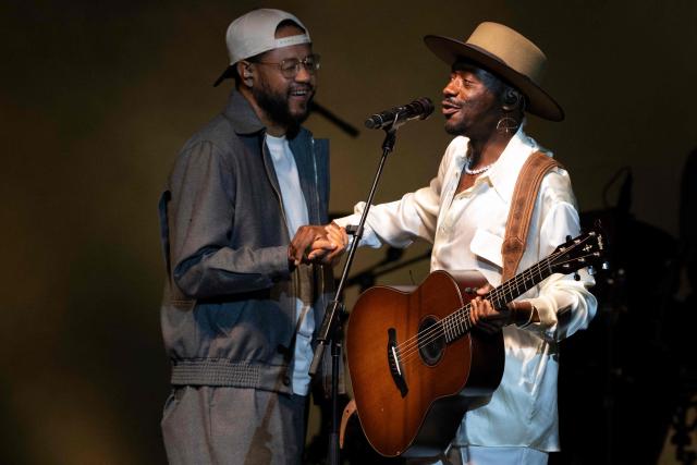 Brazilian musician Jota.pe (R) and guest rapper Emicida (L) perform on stage during the "Se o Meu Peito Fosse o Mundo" concert at the Vivo Rio concert hall in Rio de Janeiro, Brazil on May 15, 2026. (Photo by Pablo PORCIUNCULA / AFP)