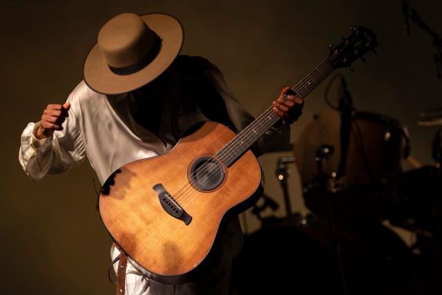 Brazilian musician Jota.pe performs on stage during the "Se o Meu Peito Fosse o Mundo" concert at the Vivo Rio concert hall in Rio de Janeiro, Brazil on May 15, 2026. (Photo by Pablo PORCIUNCULA / AFP)