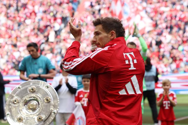 FC Bayern Munich's German midfielder #08 Leon Goretzka (C) greets during his departure celebration prior to the start of the German first division Bundesliga football match between FC Bayern Munich and FC Cologne in Munich, southern Germany, on May 16, 2026. (Photo by Alexandra BEIER / AFP) / DFL REGULATIONS PROHIBIT ANY USE OF PHOTOGRAPHS AS IMAGE SEQUENCES AND/OR QUASI-VIDEO