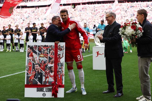 FC Bayern Munich's German midfielder #08 Leon Goretzka (2nd L) celebrates his departure near Bayern Munich's sporting CEO Max Eberl (L), FC Bayern Munich's German CEO Jan-Christian Dreesen (2nd R) and Bayern Munich's Austrian sporting director Christoph Freund (R) prior to the start of the German first division Bundesliga football match between FC Bayern Munich and FC Cologne in Munich, southern Germany, on May 16, 2026. (Photo by Alexandra BEIER / AFP) / DFL REGULATIONS PROHIBIT ANY USE OF PHOTOGRAPHS AS IMAGE SEQUENCES AND/OR QUASI-VIDEO