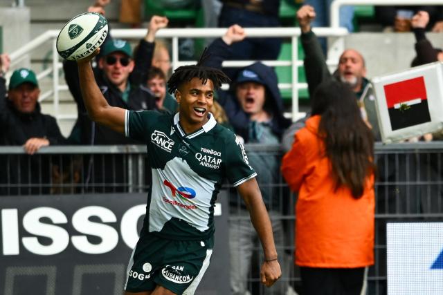 Pau's French winger Theo Attissogbe celebrates after scoring the team's second try during the French Top14 rugby union match between Section Paloise Bearn Pyrenees (Pau) and ASM Clermont Auvergne at Stade du Hameau in Pau, south-western France on May 16, 2026. (Photo by Gaizka IROZ / AFP)