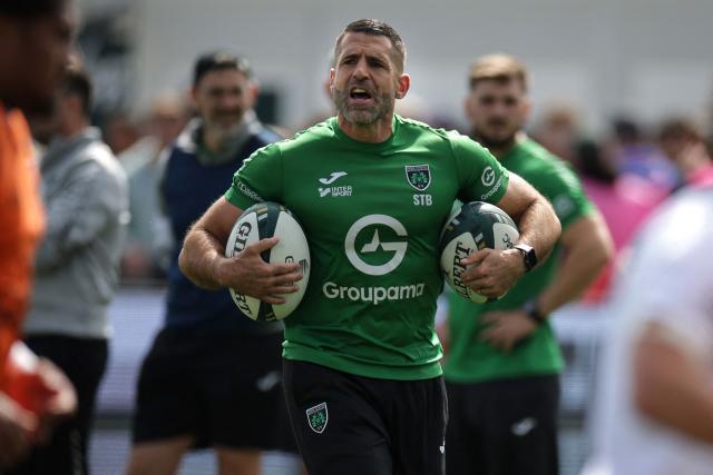Montauban's French head coach Sébastien Tillous-Borde gives instructions prior to the French Top 14 rugby union match between US Montauban and Stade Français at Stade Sapiac in Montauban, south-western France, on May 16, 2026. (Photo by Valentine CHAPUIS / AFP)