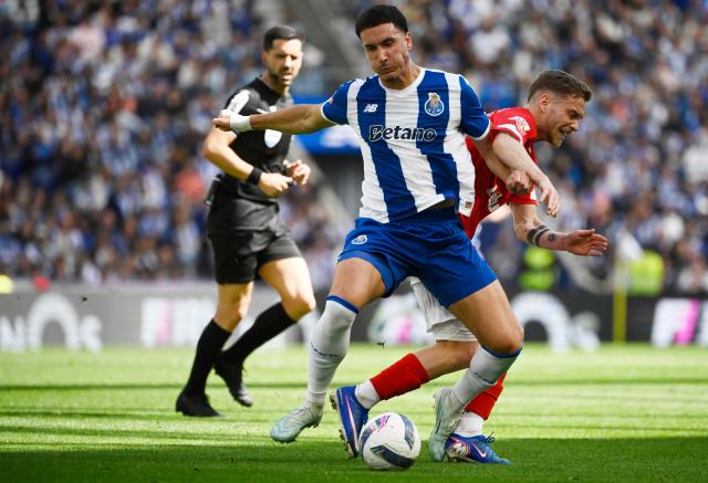 FC Porto's Turkish forward #27 Deniz Gul (L) and Santa Clara's Portuguese midfielder #35 Serginho fight for the ball during the Portuguese League football match between FC Porto and CD Santa Clara at the Dragao stadium in Porto on May 16, 2026. (Photo by Miguel RIOPA / AFP)