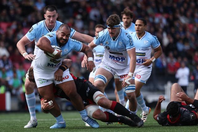 Bayonne’s French prop Emerick Setiano (2nd L) is tackled during the French Top14 rugby union match between Lyon Olympique Universitaire Rugby and Aviron Bayonnais (Bayonne) at the Gerland Stadium in Lyon, central-eastern France on May 16, 2026. (Photo by Alex MARTIN / AFP)